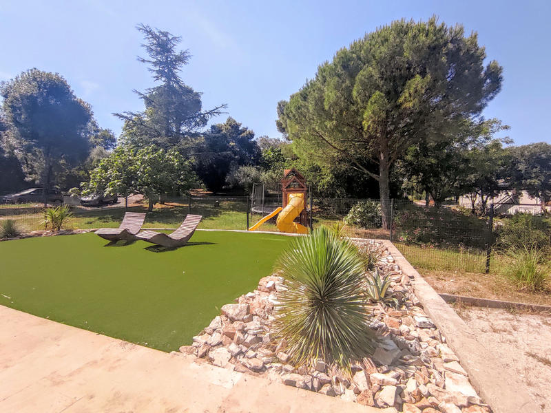 Maison - 270 m² - 11 pièces