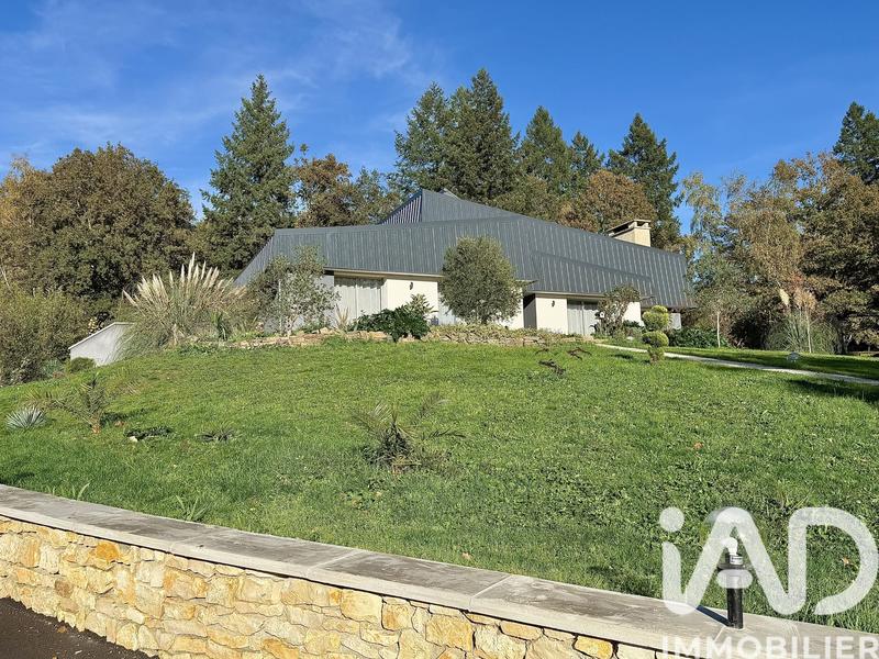 Maison - 217 m² - 8 pièces