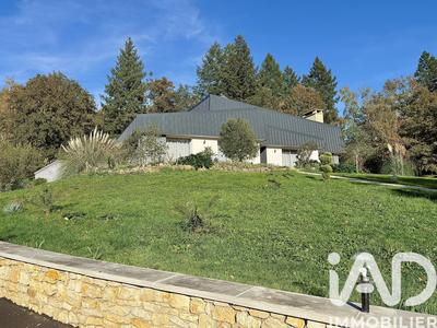 Maison - 217 m² - 8 pièces