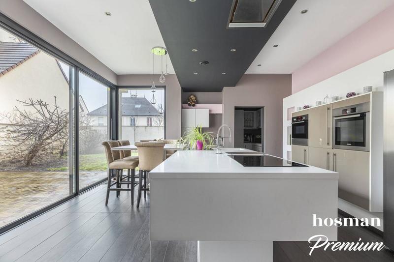 Maison - 290 m² - 6 pièces