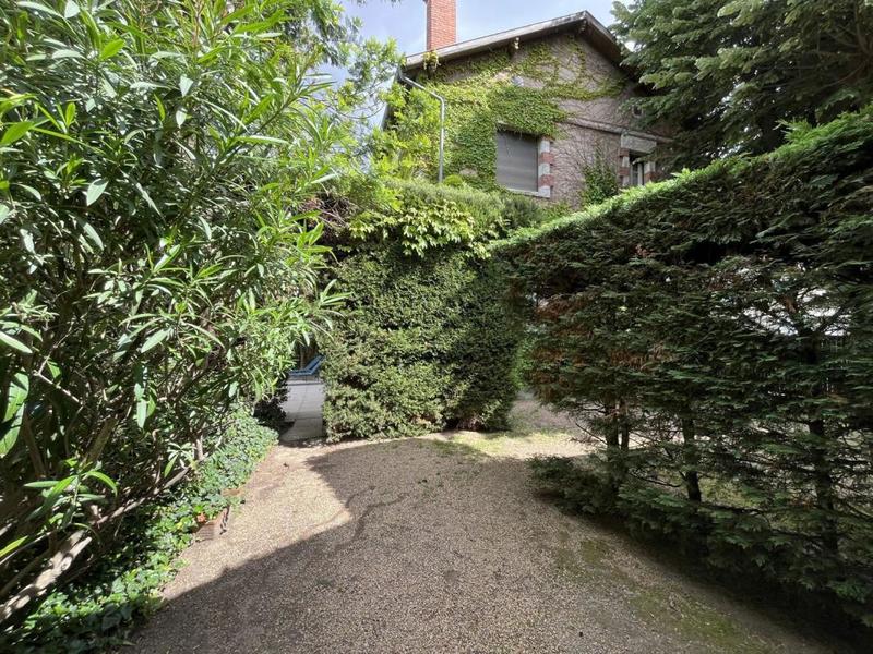 Maison - 210 m² - 6 pièces