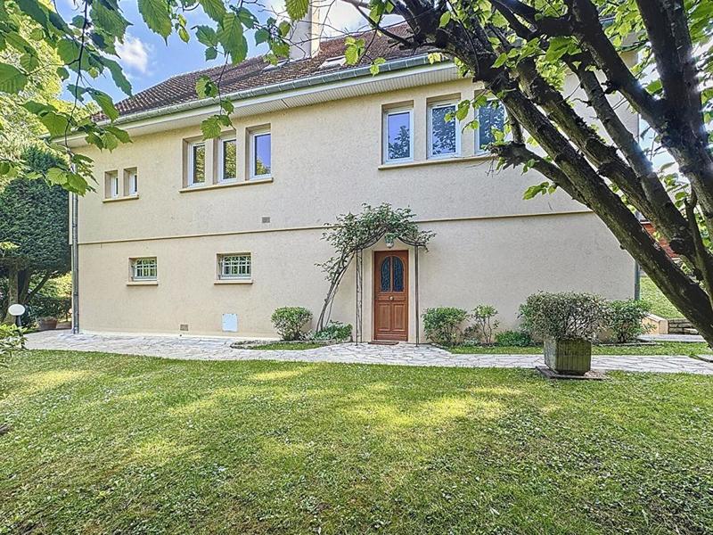 Maison - 182 m² - 7 pièces