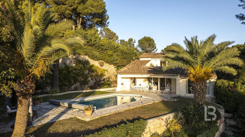 Maison - 230 m² - 5 pièces