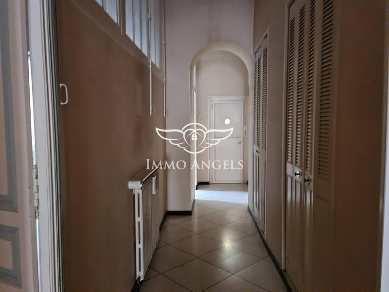 Maison ancienne - 401 m² - 9 pièces