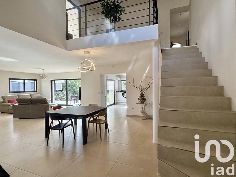 Maison - 320 m² - 9 pièces