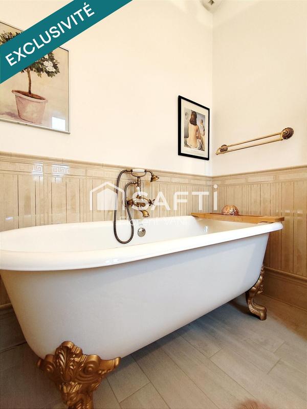 Maison - 216 m² - 9 pièces