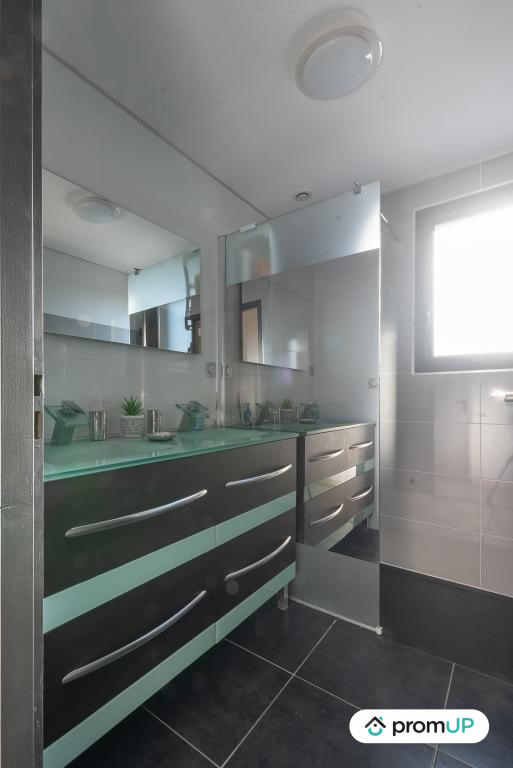 Maison - 260 m² - 7 pièces