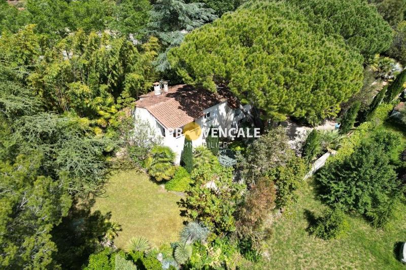 Maison - 176 m² - 9 pièces