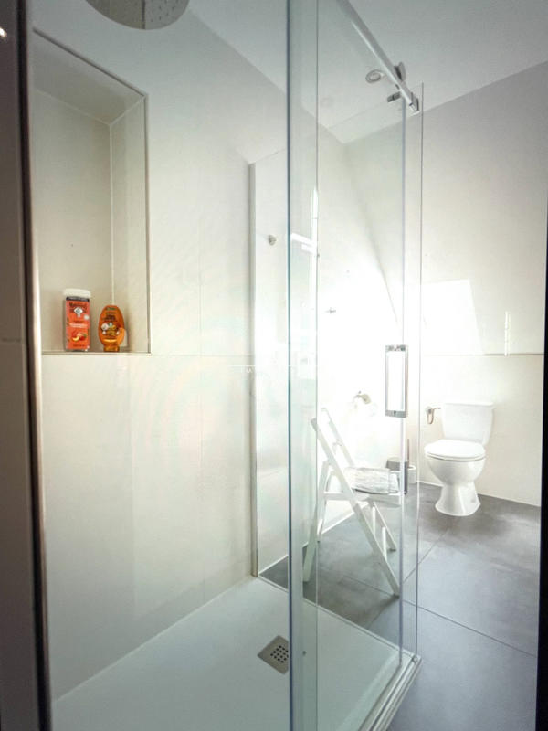 Maison - 270 m² - 11 pièces