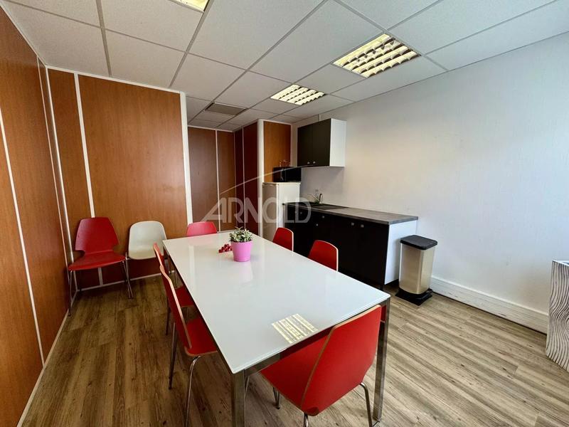 Bureau - 173 m² - 7 pièces