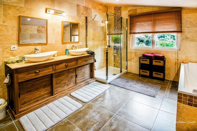 Maison - 300 m² - 8 pièces