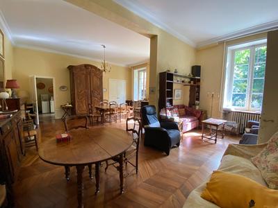 Maison - 600 m² - 18 pièces