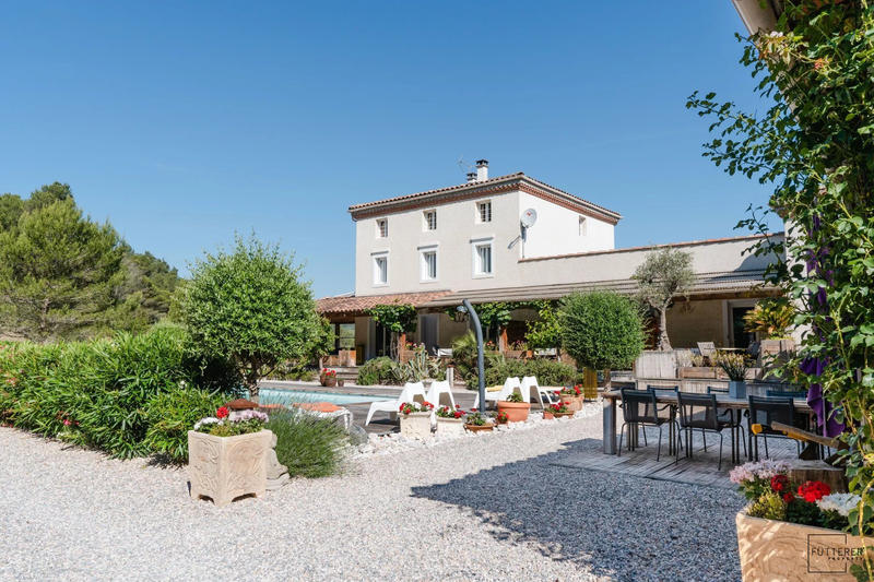 Maison - 355 m² - 12 pièces