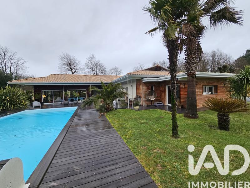 Maison - 251 m² - 5 pièces