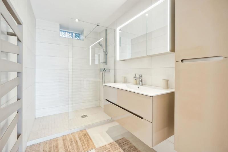 Maison - 260 m² - 6 pièces