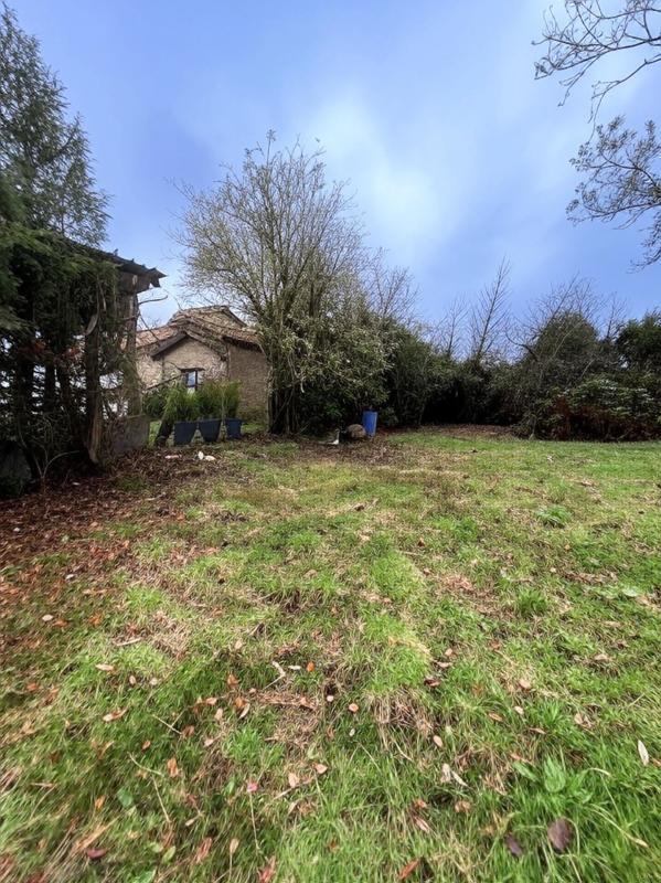 Terrain constructible - 1 421 m²