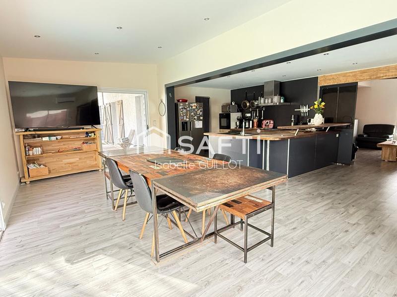 Maison - 170 m² - 8 pièces