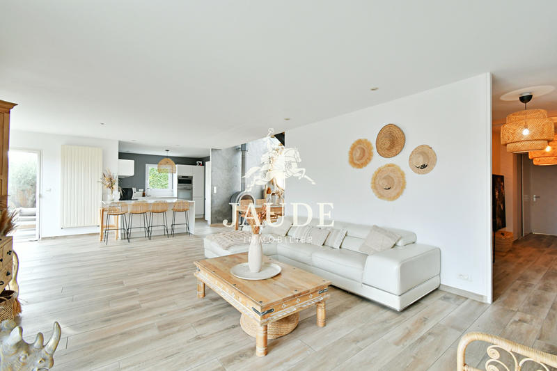 Maison - 236 m² - 9 pièces