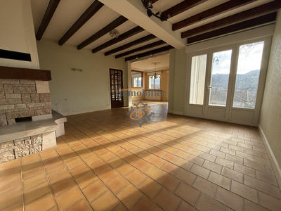 Maison - 185 m² - 7 pièces