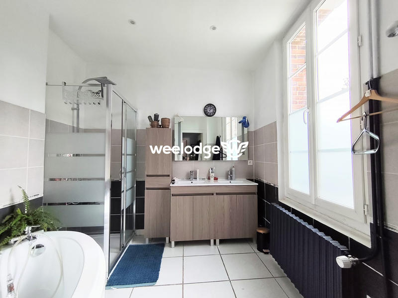 Maison - 300 m² - 10 pièces