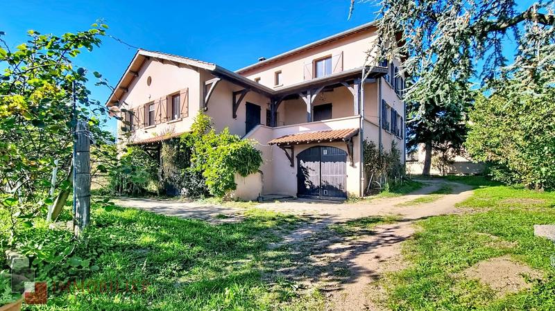 Maison - 210 m² - 8 pièces