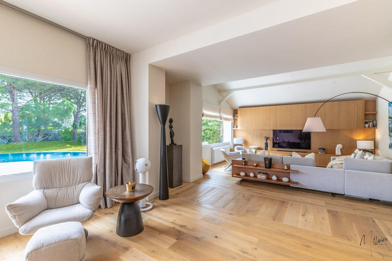 Maison - 312 m² - 8 pièces