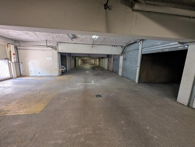 Parking / Garage - 11 m²
