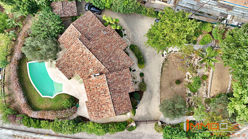 Villa - 215 m² - 9 pièces