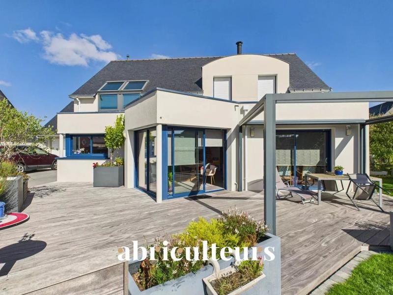 Maison - 186 m² - 9 pièces