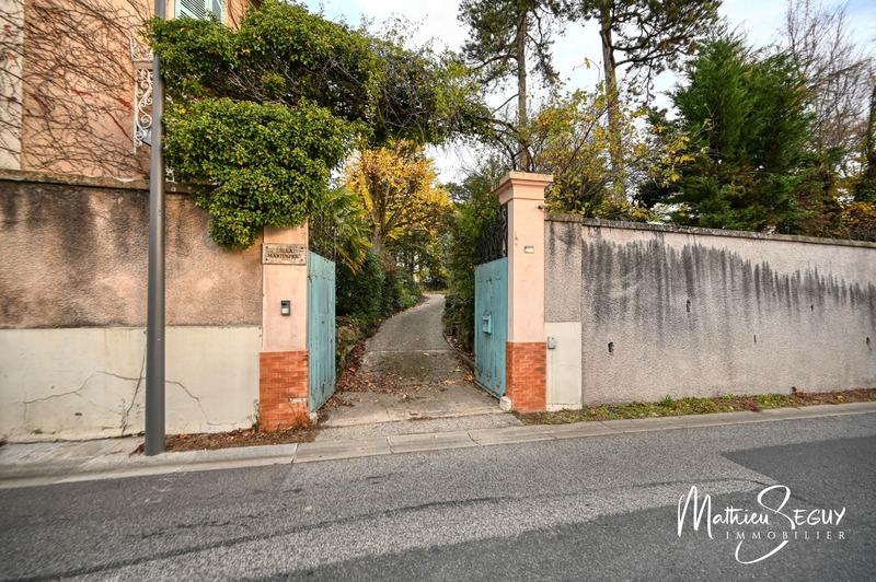 Terrain constructible - 1 617 m²