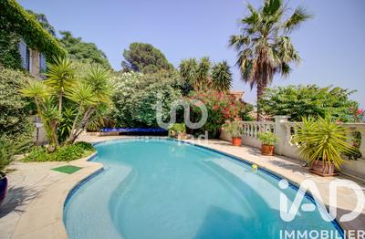 Maison - 140 m² - 5 pièces