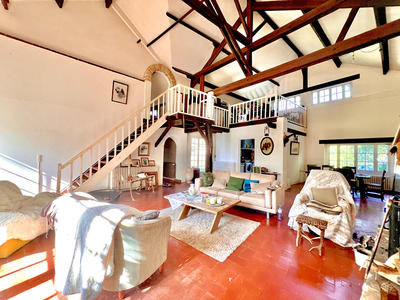 Maison - 211 m² - 6 pièces