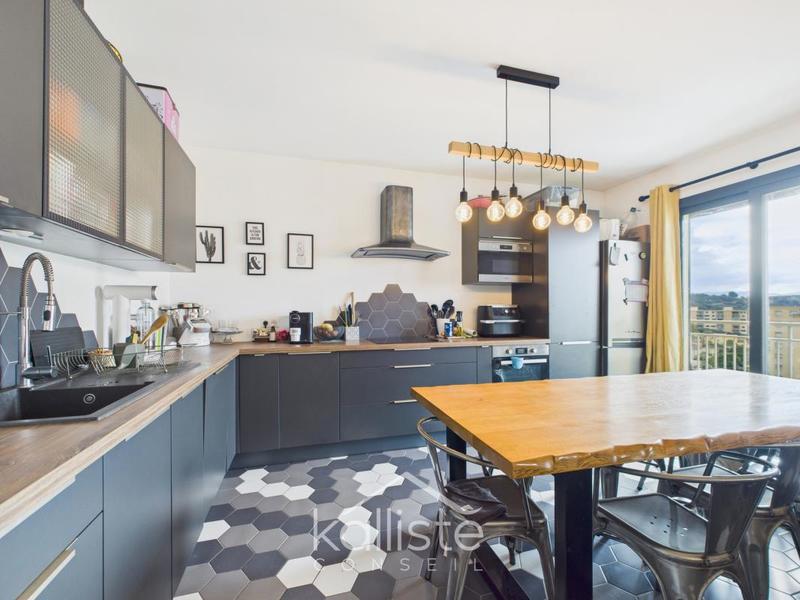 Appartement - 93 m² - 4 pièces