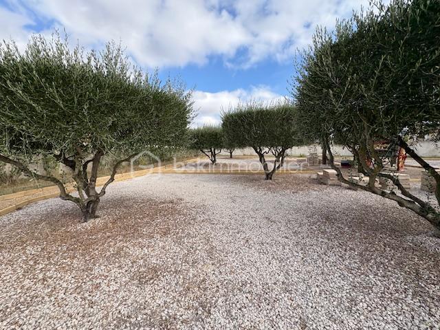 Terrain constructible - 900 m²