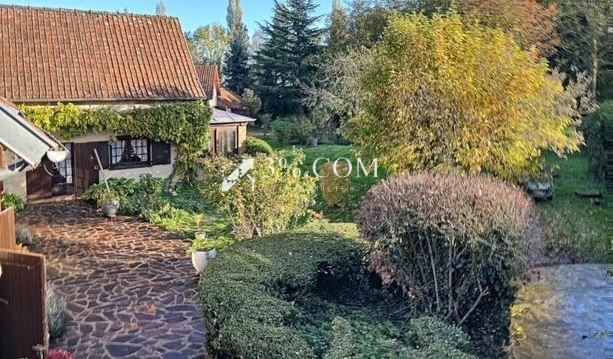 Maison - 258 m² - 12 pièces