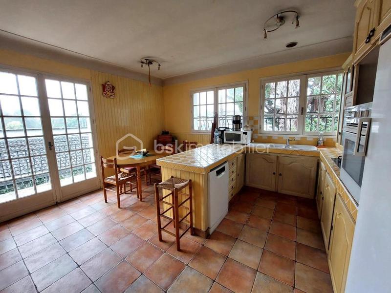 Maison - 300 m² - 10 pièces