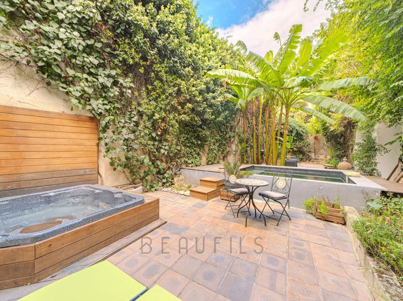 Maison - 360 m² - 10 pièces