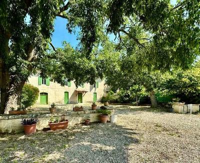 Mas - 300 m² - 6 pièces