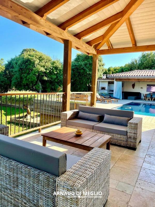 Villa - 324 m² - 11 pièces