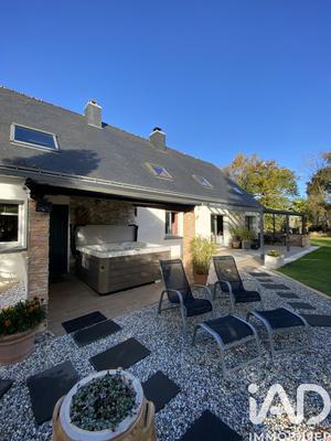 Maison - 166 m² - 9 pièces