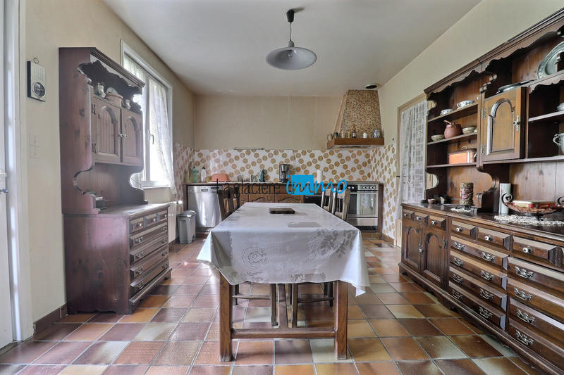 Maison - 222 m² - 9 pièces