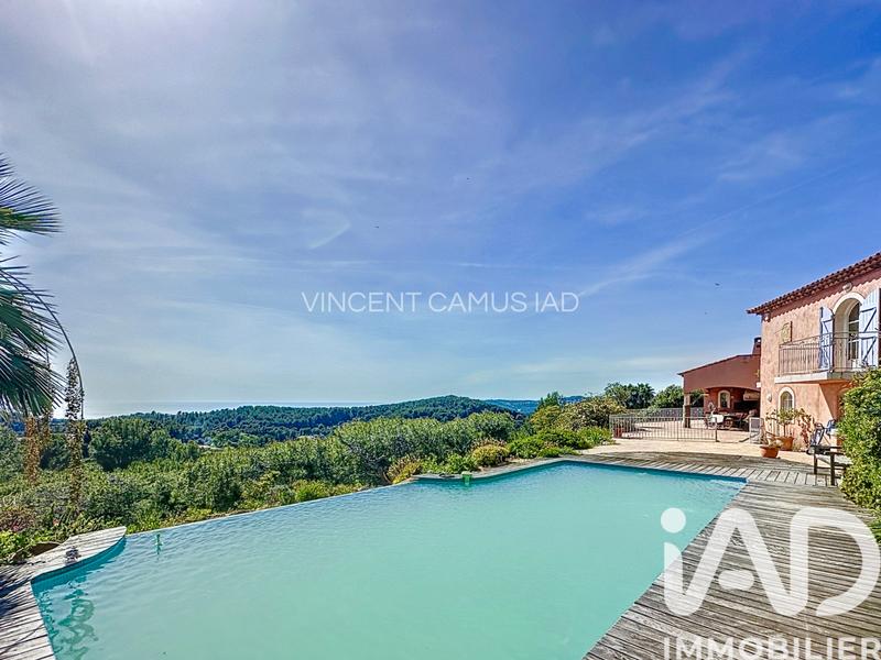 Maison - 240 m² - 6 pièces