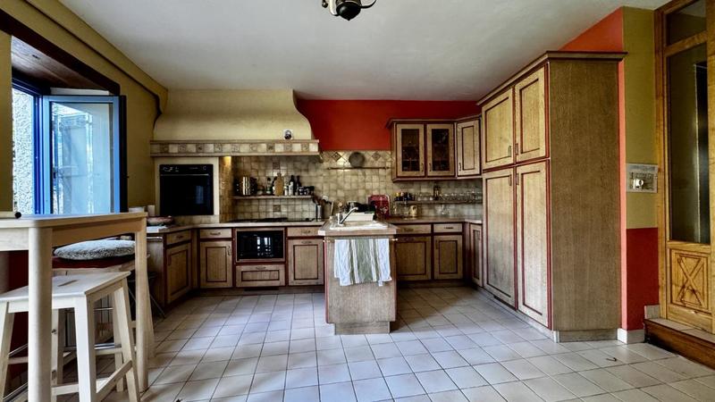 Maison - 220 m² - 9 pièces