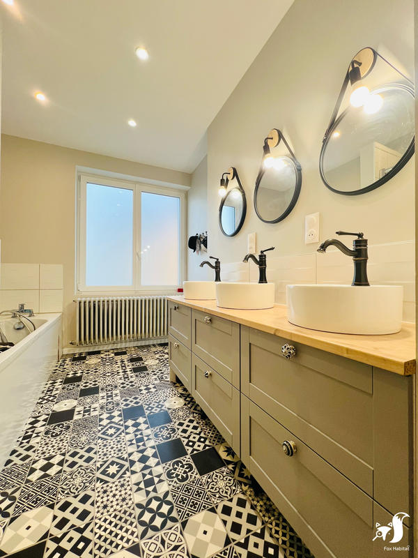 Maison - 275 m² - 8 pièces