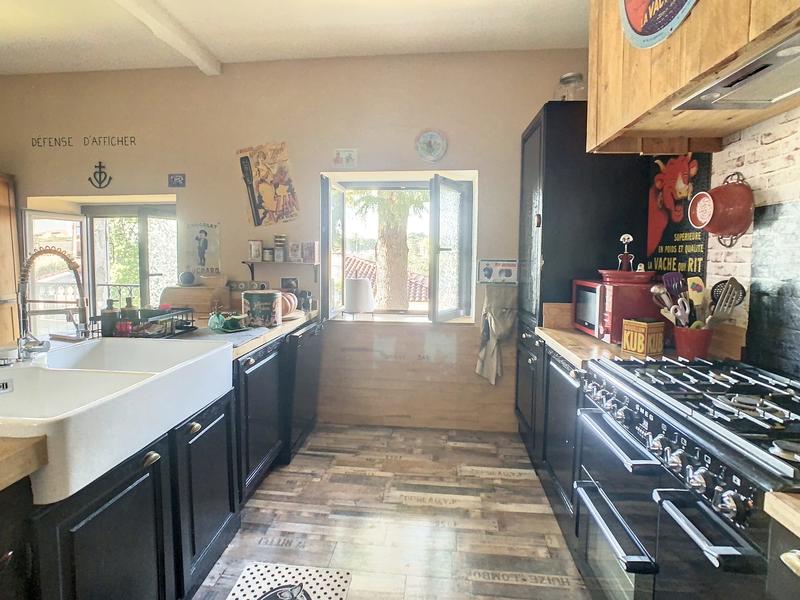 Maison - 467 m² - 10 pièces