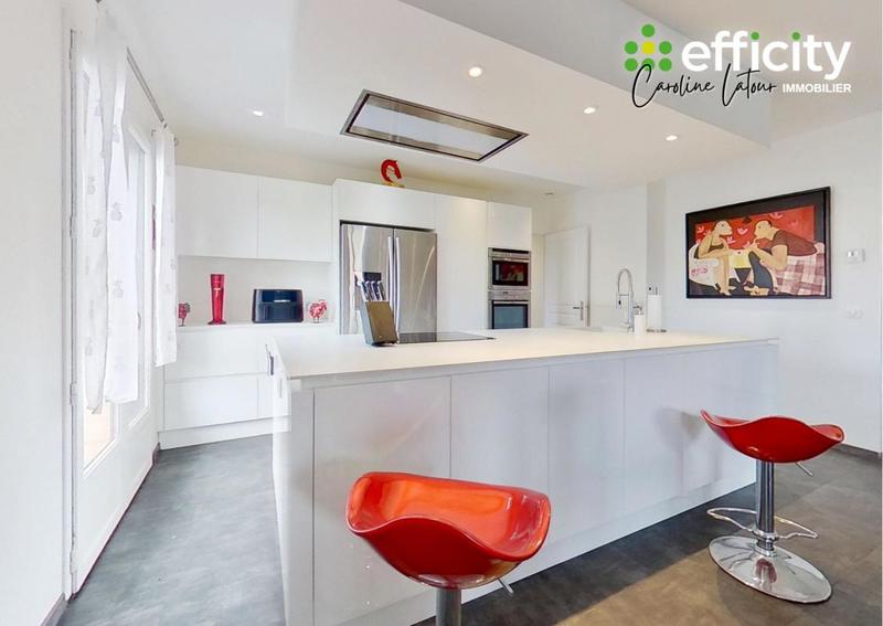 Maison - 121 m² - 6 pièces