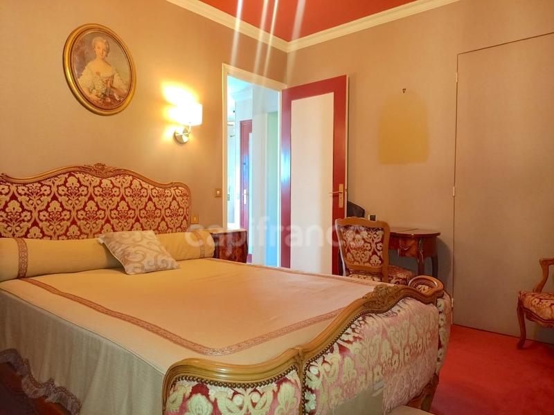 Maison - 246 m² - 6 pièces