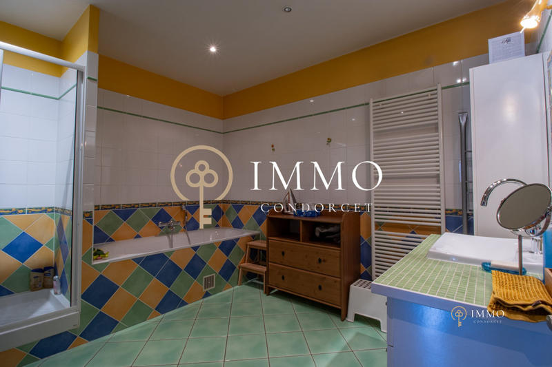 Maison - 196 m² - 8 pièces