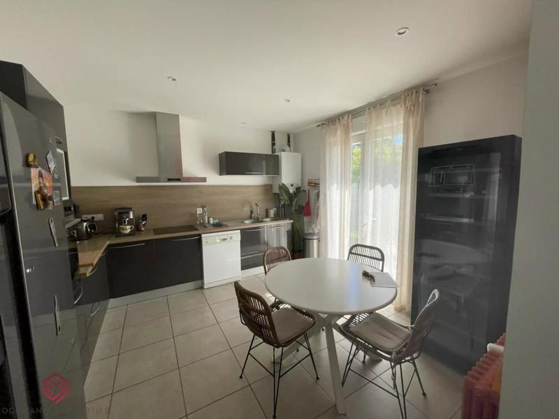 Maison - 163 m² - 8 pièces