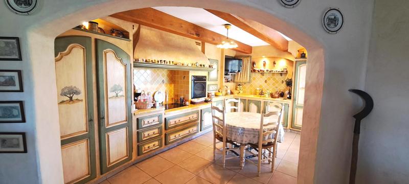 Propriété - 255 m² - 9 pièces